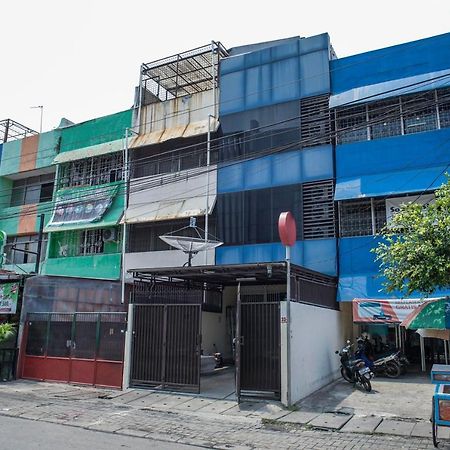 Reddoorz @ Jalan Biak Roxy Jakarta Exterior photo