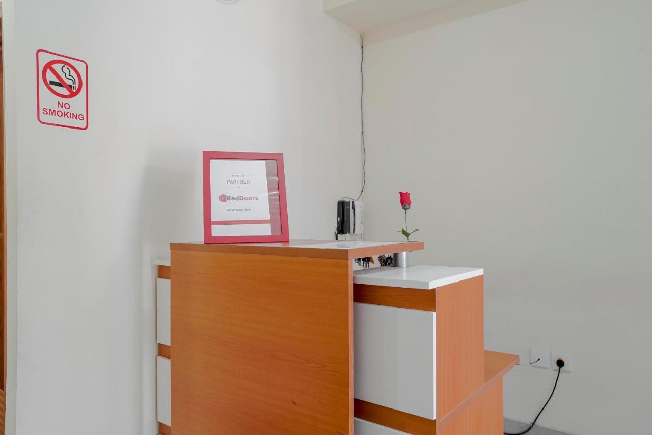Reddoorz @ Jalan Biak Roxy Jakarta Exterior photo