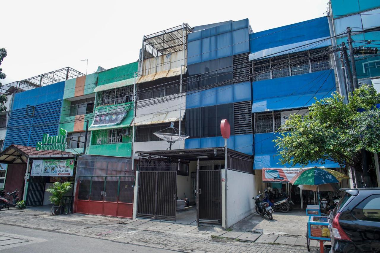 Reddoorz @ Jalan Biak Roxy Jakarta Exterior photo